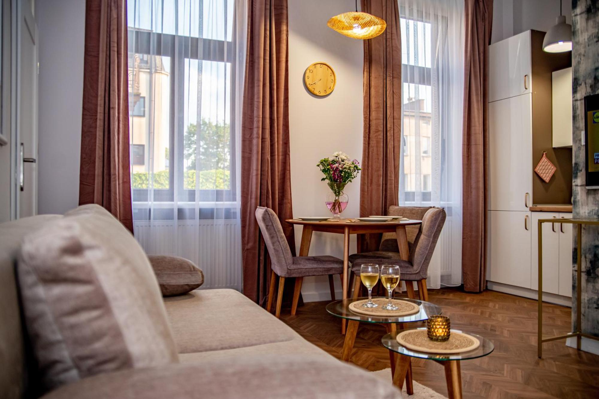 Apartments Czestochowa - Sloneczna Kamienica Ngoại thất bức ảnh